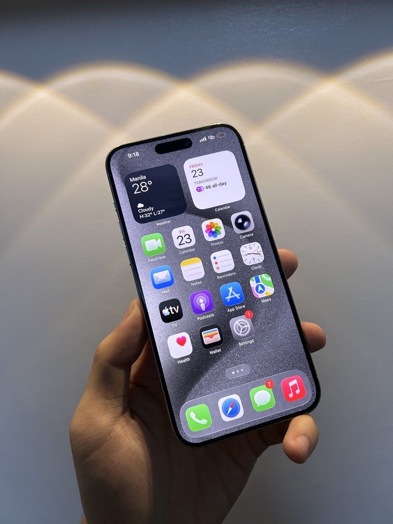 iPhone 15 Pro Max (Category: iPhone 15 Series) located in Manila. Submitted by andreiamur31416 (Listing ID 1469893641, Image 3). Description: FOR SALE OR TRADE iPhone 15 Pro Max (White Titanium) - 256gb storage - face id working - truetone working - iOS 26.7.1 updated - ll/a variant with sim tray (globe only) - 86% battery health - first use August 2024 - original all parts - 120Hz Pro Motion Display - good for gaming - unli reset Mandaluyong loc