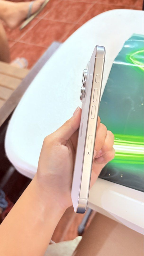 Iphone 16 Pro (Category: iPhone 16 Series) located in Pateros City. Submitted by marifernandez (Listing ID 1469817820, Image 3). Description: FOR SALE ‼️ IPHONE 16 PRO 🍎 LADY OWNED💗 WHITE 256GB BATTERY HEALTH 79% 1087 CYCLE COUNT SMART LOCKED NTC Approved NO HISTORY OF REPAIR - SERVICE BATTERY (79%) RESET TO SAWA ₱40,000 NEGOTIABLE!!!!! INCLUSION: BOX, SMART RECEIPT & PAPERBAG 📍PATEROS meet up or pick up..