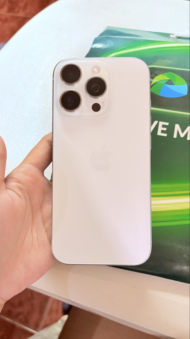 Iphone 16 Pro (Category: iPhone 16 Series) located in Pateros City. Submitted by marifernandez (Listing ID 1469817820, Image 2). Description: FOR SALE ‼️ IPHONE 16 PRO 🍎 LADY OWNED💗 WHITE 256GB BATTERY HEALTH 79% 1087 CYCLE COUNT SMART LOCKED NTC Approved NO HISTORY OF REPAIR - SERVICE BATTERY (79%) RESET TO SAWA ₱40,000 NEGOTIABLE!!!!! INCLUSION: BOX, SMART RECEIPT & PAPERBAG 📍PATEROS meet up or pick up..