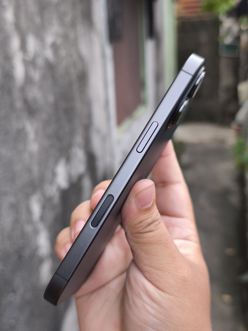 IPHONE 17 256 | 100%BH | COMPLETE (Category: Other Mobile & Gadget Accessories) located in Caloocan City. Submitted by jm18345 (Listing ID 1469854817, Image 3). Description: 43,500 FIXED PRICE iPhone 17 256Gb | Like new •100% Battery health •Under warranty till nextyear •Complete package w/ free cases •OPENLINE both simslot & ESIM •No issues, no dents, no scratch. 📍South caloocan area Fixed price, non negotiable..