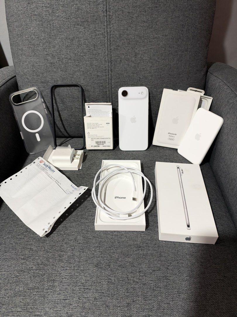 iPhone 17 Air (Category: iPhone Air Series) located in San Juan City. Submitted by darnelicous (Listing ID 1469766526, Image 1). Description: 1 week old Complete w/ receipt & Apple accesories worth 13,460 Local variant, factory unlocked Good as new Less is more.