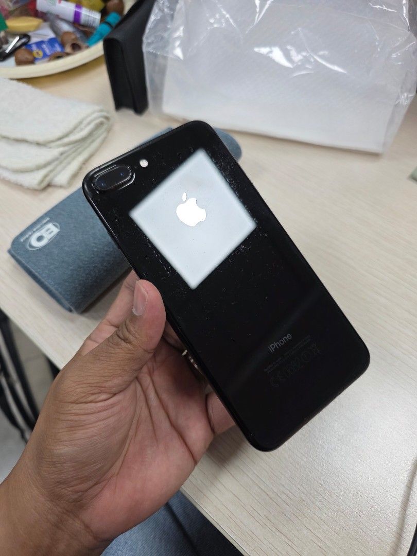 iPhone 7 Plus 256GB Globe-locked NO WIFI (Category: iPhone 7 Series) located in Antipolo. Submitted by justinerovic (Listing ID 1469816522, Image 3). Description: iPhone 7 Plus 256GB Jetblack - Globe-locked - NO WIFI; data is working properly - with signs of usage and scratches; no deep dents - case and unit only -negotiable price.