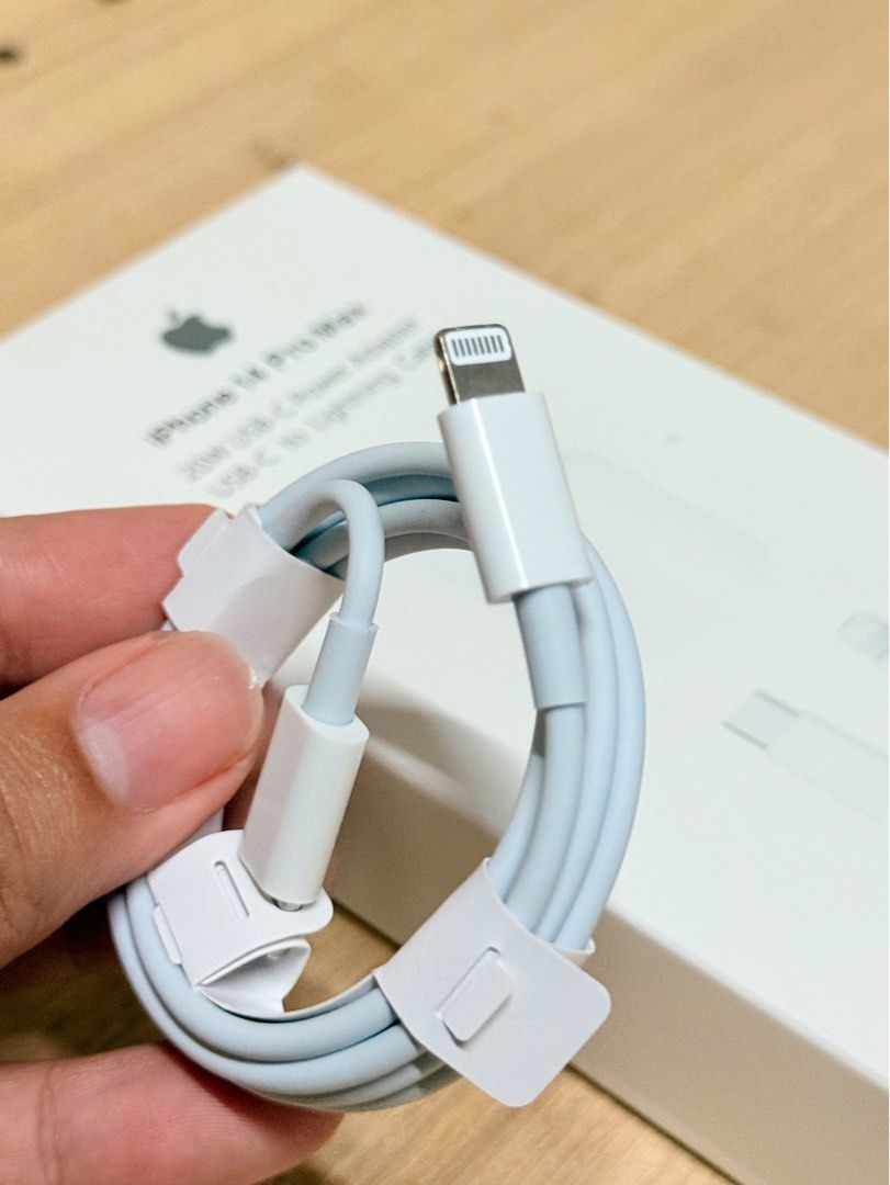 IPHONE CORD LIGHTNING CABLE 1M (Category: Chargers & Cables) located in Manila. Submitted by mae0103 (Listing ID 1469801052, Image 2). Description: IPHONE CORD LIGHTNING CABLE 1M BRANDNEW AUTHENTIC COMPATIBLE DEVICES IPAD / IOS OPEN VIA LALAMOVE / JNT / MEET UP 📍: POBLACION MUNTINLUPA CITY.