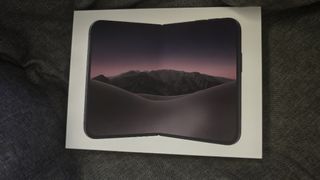 Apple iPhone dou 夜空色 512gb 摺疊式智能手機, 手提電話, 電話及其他裝置配件, 手機套及手機殻 - Carousell