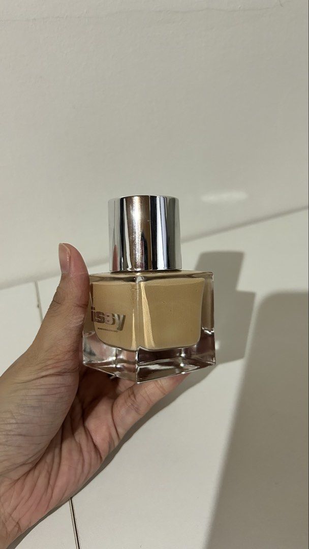 Issy Active Foundation YL2.5 (Category: Makeup) located in San Juan. Submitted by plnrm (Listing ID 1469921406, Image 3). Description: Issy Active Foundation Shade: YL2.5 Net weight 30 ml / 1.01 fluid ounces 200Php + sf RFS: Bought the wrong shade.