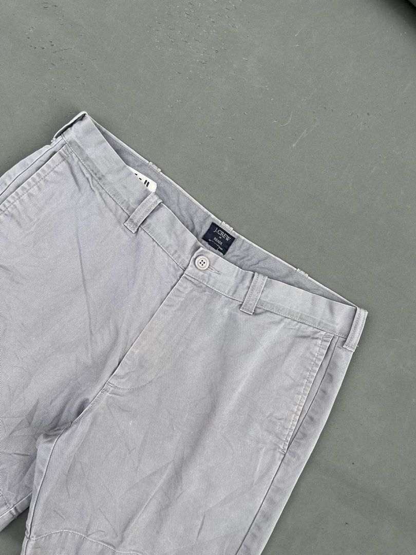 J CREW WALKSHORT (Category: Shorts) located in Quezon City. Submitted by kentstuff (Listing ID 1469900103, Image 2). Description: J CREW Waist: 36 Length: 16.5 Leg opening: 11 Condition: Excellent CR: 9/10 Issue: ❌ DISCLAIMER: This is a thrifted item. All brands, logos, and trademarks belong to their rightful owners. We’re here to rehome great pieces — no brand affiliation intended.
