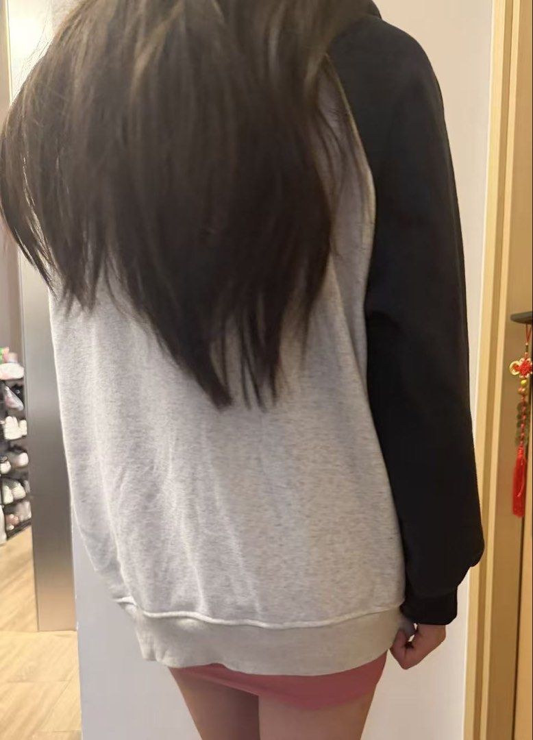 jacket （分類：運動服裝）位於 Hong Kong。 由 curatorhan 提交（商品編號 1469875332，圖片 6）。簡介： 。
