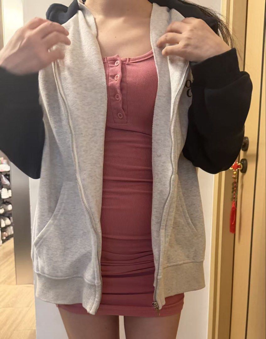jacket （分類：運動服裝）位於 Hong Kong。 由 curatorhan 提交（商品編號 1469875332，圖片 8）。簡介： 。