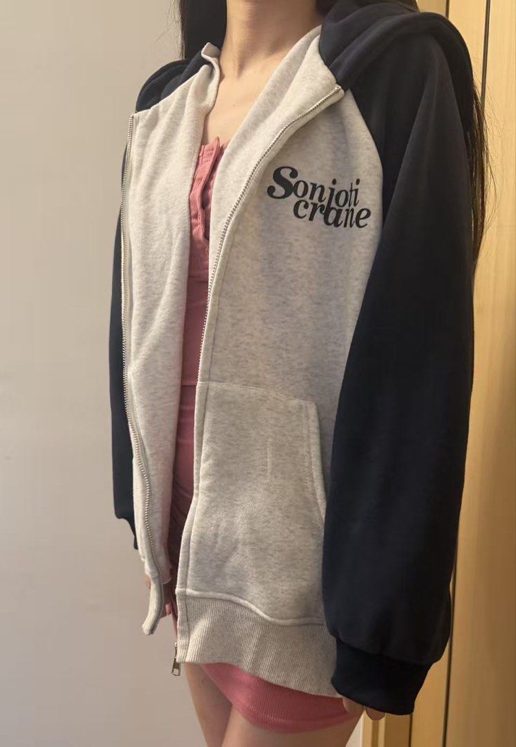 jacket （分類：運動服裝）位於 Hong Kong。 由 curatorhan 提交（商品編號 1469875332，圖片 5）。簡介： 。