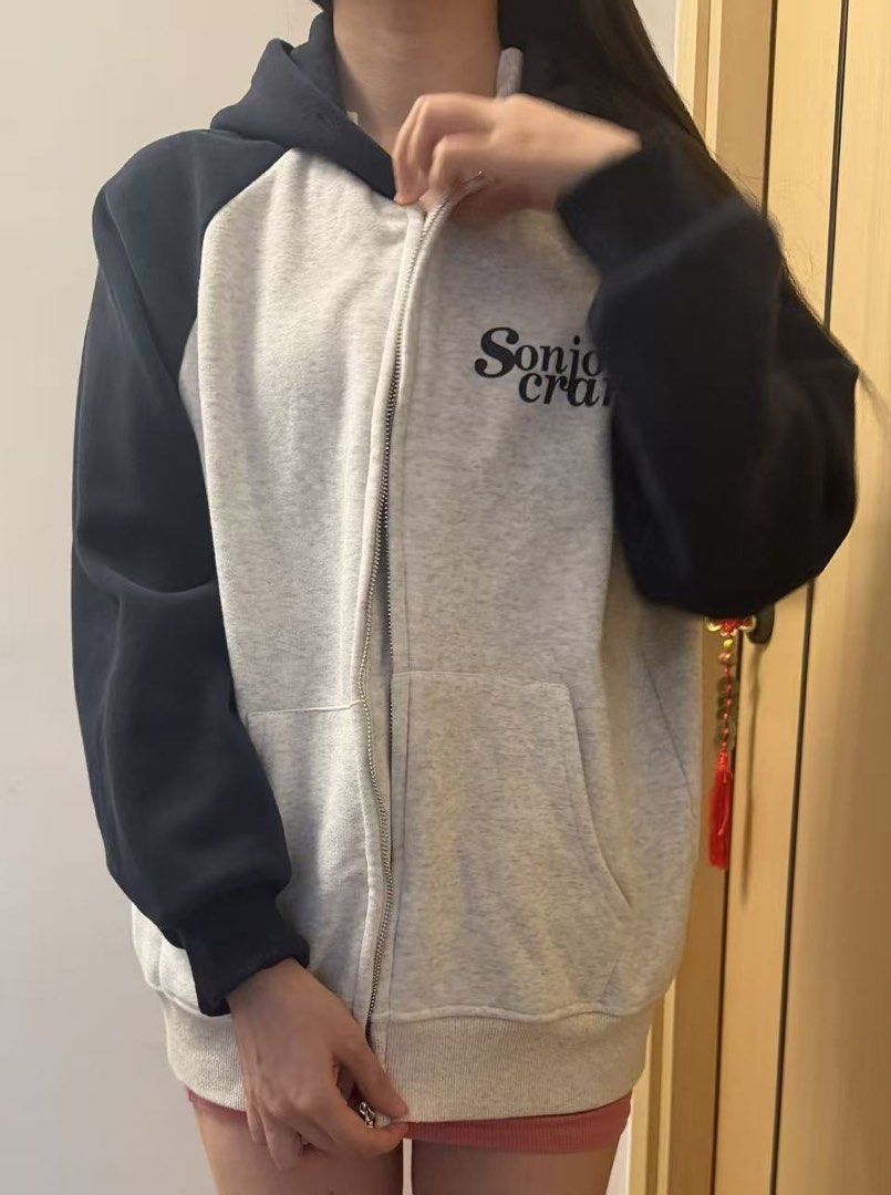 jacket （分類：運動服裝）位於 Hong Kong。 由 curatorhan 提交（商品編號 1469875332，圖片 9）。簡介： 。