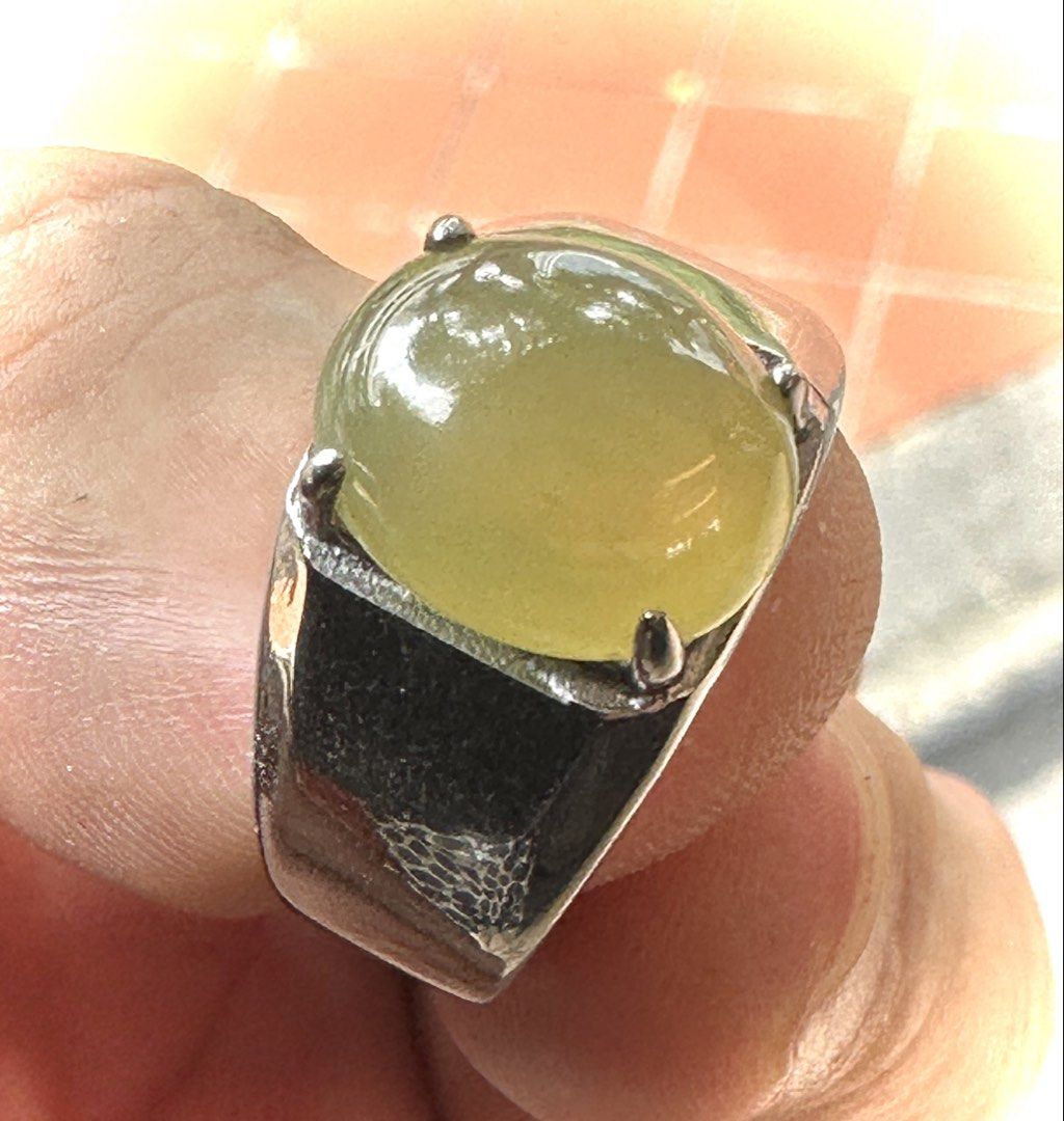 Jade Ring (Category: Jewelry) located in Singapore. Submitted by ynot (Listing ID 1469798792, Image 3). Description: .
