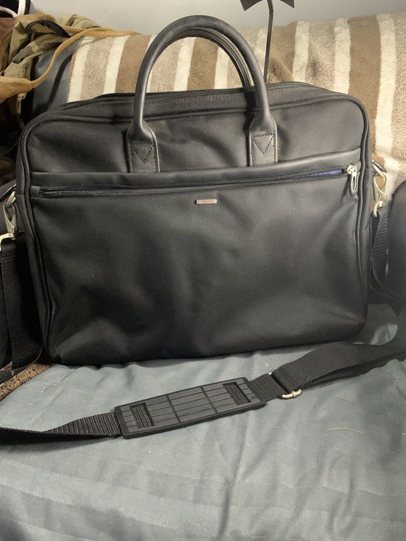 Japan branded laptop bag (Category: Laptop Bags & Sleeves) located in Cabanatuan. Submitted by mjluxxejapan (Listing ID 1469794639, Image 1). Description: Fixed price .excellent cond. naalis lng coating ng zipper d nman nkaapekto. Aporox 15.5” x12” meas gandaa nto antibay canvas Medyo naeextend p kasi canvas naman.andami pockets makapal solid quality .
