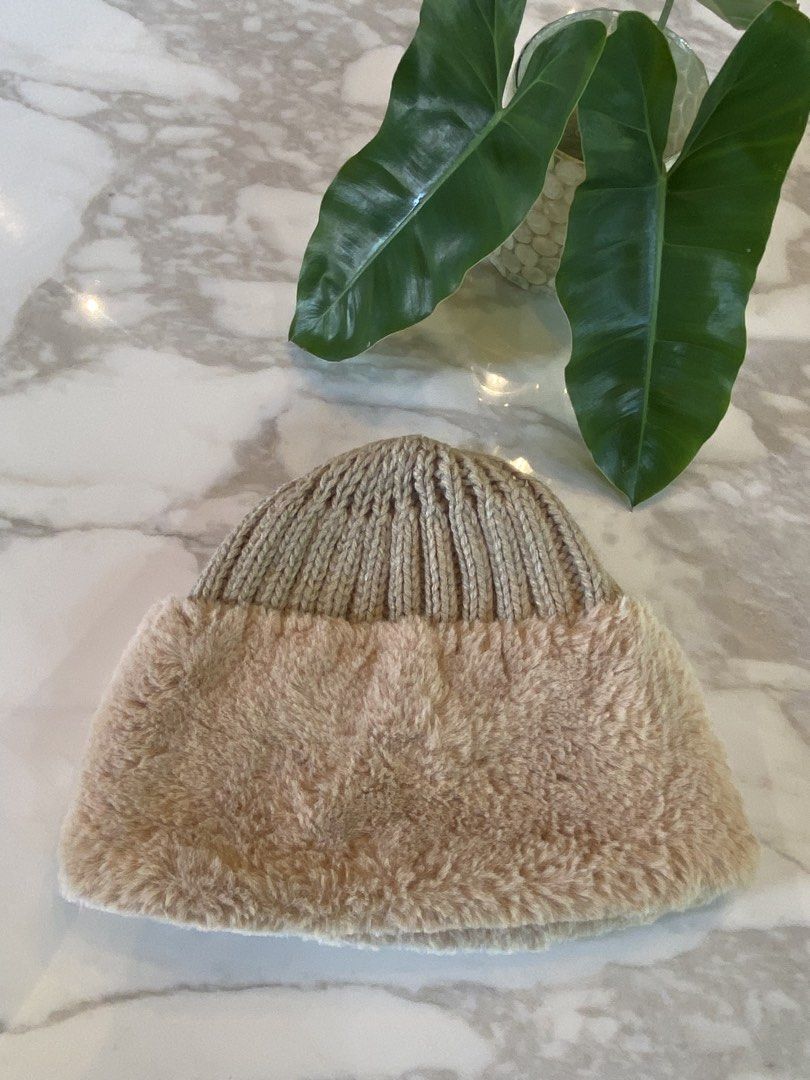 Japan fur beanie or bonnet (Category: Hats & Beanies) located in Makati City. Submitted by indaysukaycloset (Listing ID 1469834731, Image 1). Description: Japan Fur Beanie - Beige Knit + Faux Fur Cuff - 56-58cm - Korean Winter Bonnet DETAILS: Brand: Japan Market (H00202-70239) - Original Japan Color: Beige / Oatmeal + Mocha Faux Fur - aesthetic neutral! Material: Body 100% Acrylic + Fur Part 100% Polyester - thick, warm, soft, fluffy Size: 56-58c
