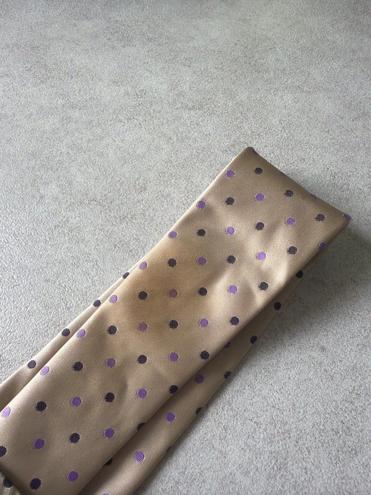 Japanese Polka Dots Necktie (Category: Ties) located in Pasig City. Submitted by chamoisee (Listing ID 1469788500, Image 2). Description: Japanese Polka Dots Necktie See 2nd pic for stain issue.