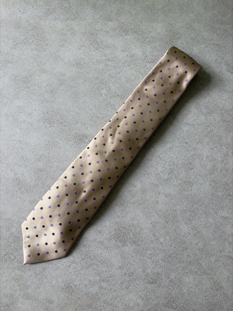 Japanese Polka Dots Necktie (Category: Ties) located in Pasig City. Submitted by chamoisee (Listing ID 1469788500, Image 1). Description: Japanese Polka Dots Necktie See 2nd pic for stain issue.