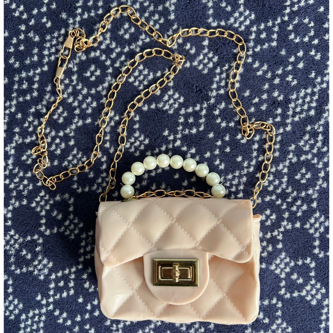 Jelly Quilted Sling Bag handbag (Category: Babies & Kids Fashion) located in Quezon City. Submitted by all_items_50_each (Listing ID 1469886674, Image 3). Description: Mini Jelly Sling Bag Handbag Color pink Measurements posted for reference NEW, not used Bought online (seems like an old stock) 💲ALL ITEMS 50 each 💰MOP: GCash ➕Add shipping fee ❌NO rush shipping, meet up, haggling ✔️for rush, use grab/lalamove 🚫NO return, refund, exchange ⚠️Colo