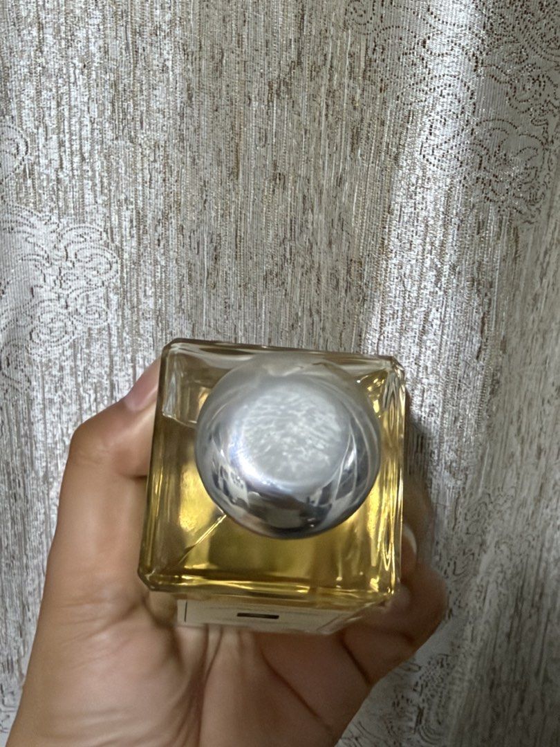 Jo Malone Honeysuckle & Davana Cologne (Category: Fragrance & Deodorants) located in Quezon City. Submitted by mypersonalprelab (Listing ID 1469774151, Image 2). Description: - Brand: Jo Malone London - Fragrance: Honeysuckle & Davana (Woody & Floral scent profile) - Bottle: Generous size, clear glass square design with a silver cap - Condition: Authentic with original front label branding - Perfect addition to any fragrance collection - Limited 