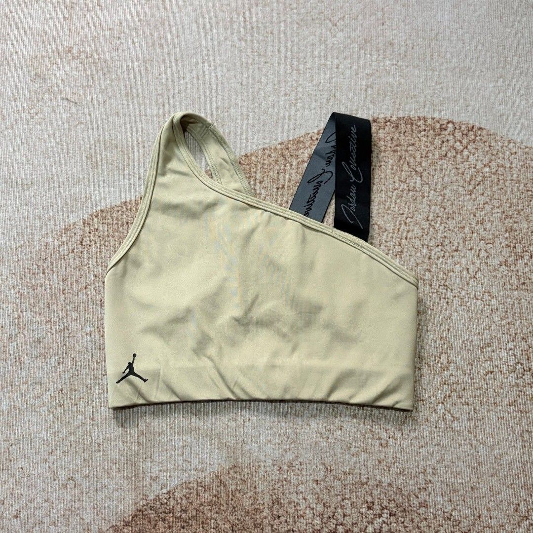 Jordan (Category: Activewear) located in Manila. Submitted by justin.jeyeneyshop (Listing ID 1469893863, Image 1). Description: .