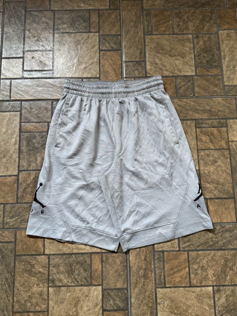 Jordan Air Silver Shorts (Category: Shorts) located in Manila. Submitted by dathriftt (Listing ID 1469821450, Image 2). Description: JORDAN AIR SILVER SHORT Waist: Freewaist (With Lace) Length: 21 Thigh: 13 Hem: 11.5 -Excellent Condition -Colorrate: 9.8/10 -Issue: himulmol/rans -Complete Tags & Washtags.