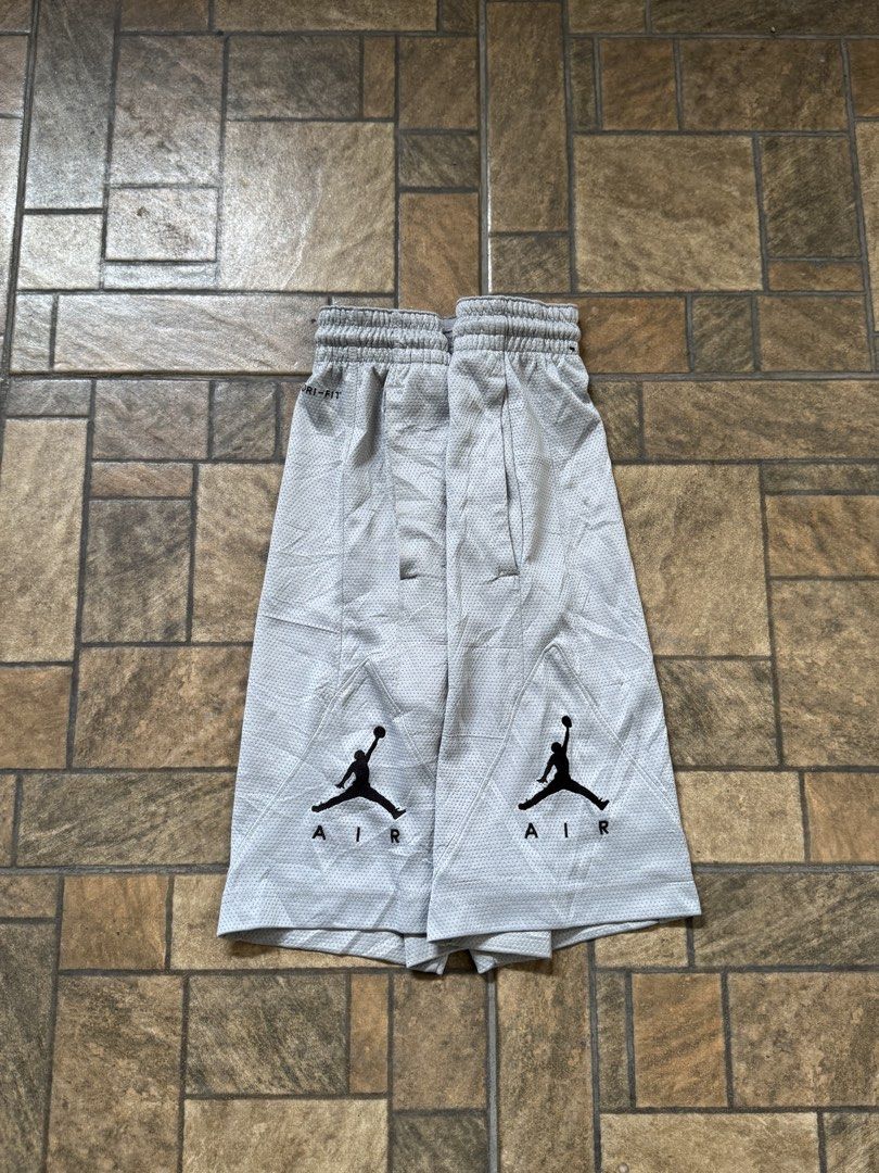 Jordan Air Silver Shorts (Category: Shorts) located in Manila. Submitted by dathriftt (Listing ID 1469821450, Image 3). Description: JORDAN AIR SILVER SHORT Waist: Freewaist (With Lace) Length: 21 Thigh: 13 Hem: 11.5 -Excellent Condition -Colorrate: 9.8/10 -Issue: himulmol/rans -Complete Tags & Washtags.