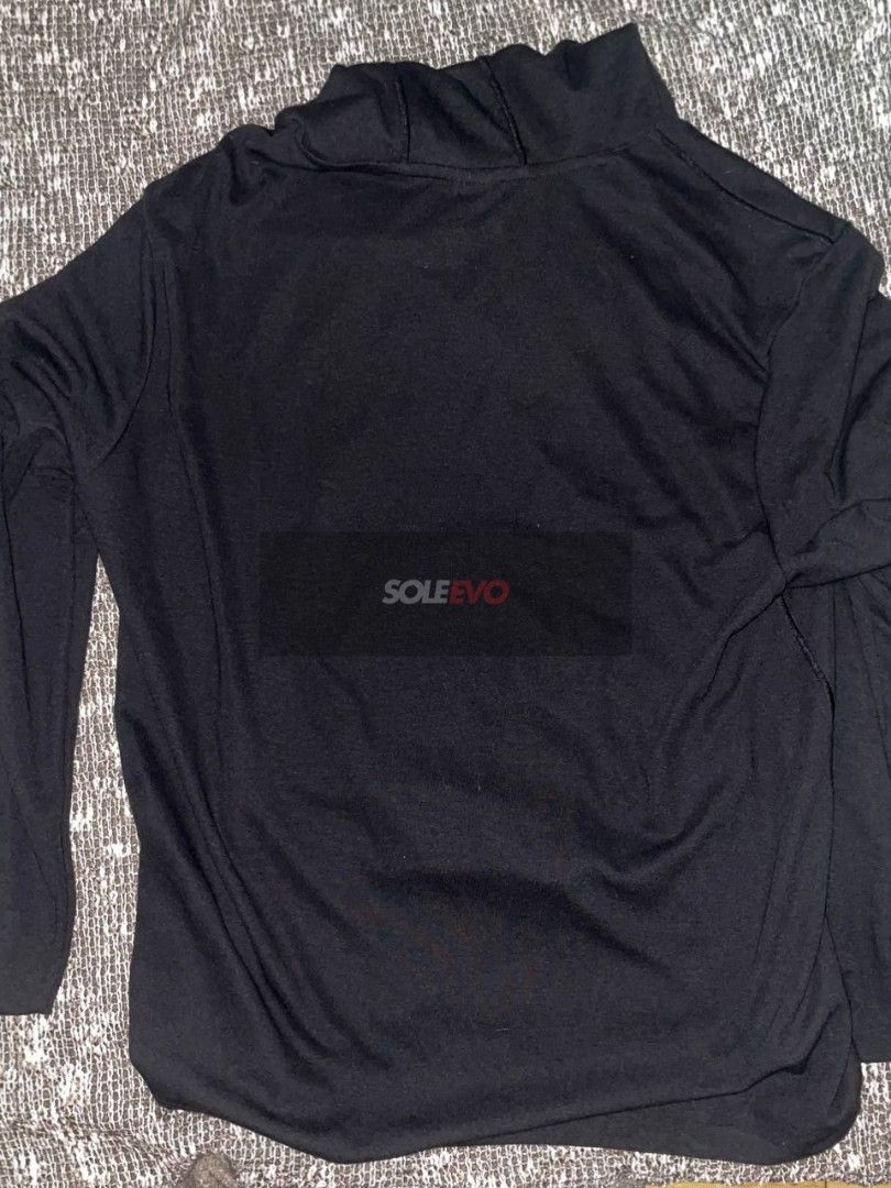 Jordan Sport Pullover Golf Hoodie (Category: Hoodies) located in Pasig City. Submitted by soleevo (Listing ID 1469840284, Image 2). Description: For Sale Original MJ Sports Mens Pullover Golf Hoodie - Good as new -Size: L Dimension: (cm): Chest: 104-112 Waist: 89-97 Hip: 104-112 - Php 2,350 “Can send additional pictures.” Payment first policy. Location: Pasig City Facebook: Sole Evo Instagram: @sole.evo Disclaimer: We are not associated, affiliat