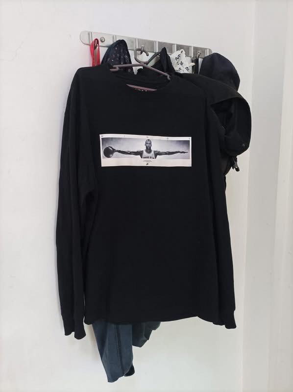 JORDAN WINGS LONG SLEEVE TEE (Category: Hoodies) located in Manila. Submitted by thriftlangto (Listing ID 1469832734, Image 1). Description: FOR SALE JORDAN WINGS SLEEVE / TWICE USE BOUGHT FROM JORDAN MNL / GOOD AS NEW / NO ISSUE / MALABON LOC.