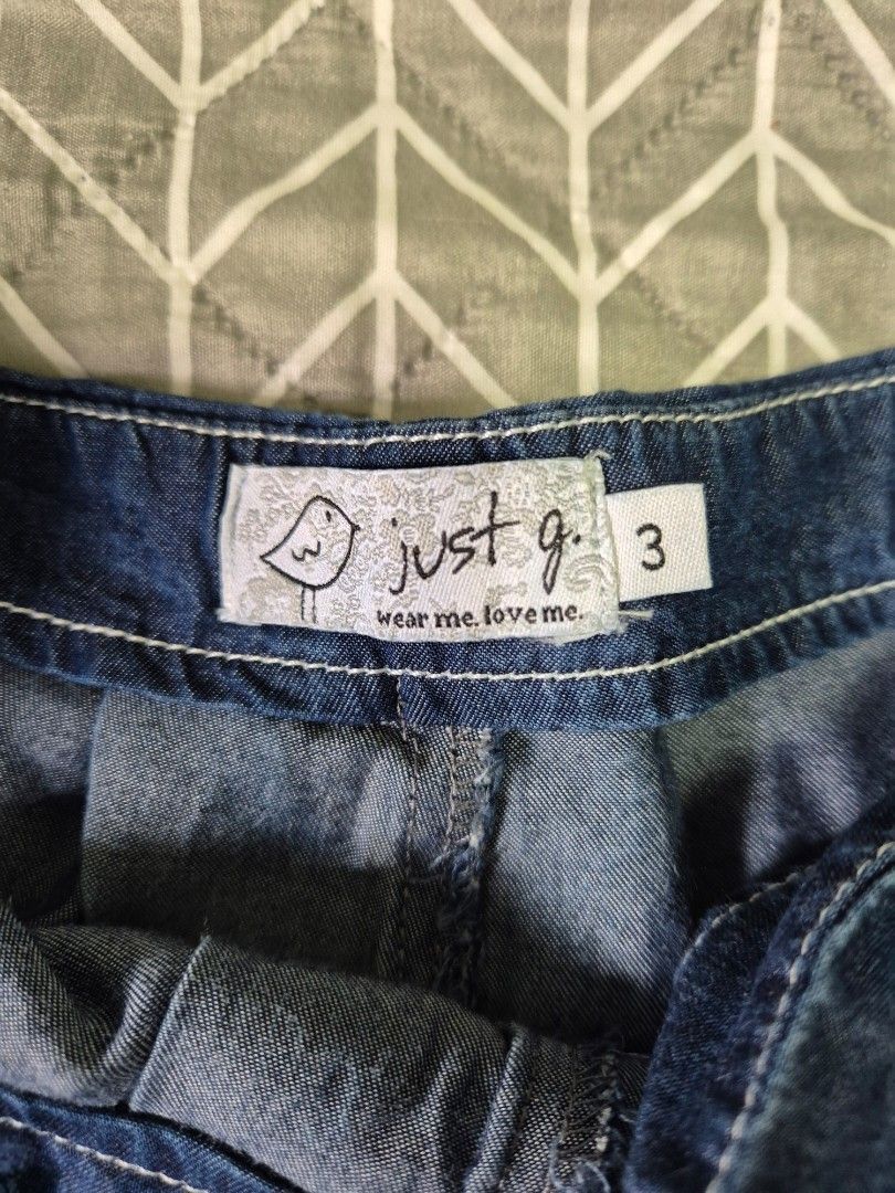 Just G Blue Denim Shorts Size 3 (Category: Shorts) located in San Jose. Submitted by nova2023 (Listing ID 1469797374, Image 2). Description: - Brand/Item: Just G denim shorts - Wash: Dark blue - Size: 3 (tag still attached) - Material: Lightweight, soft denim - Fit: Classic cut - Style: Versatile basic, perfect for casual daily wear.