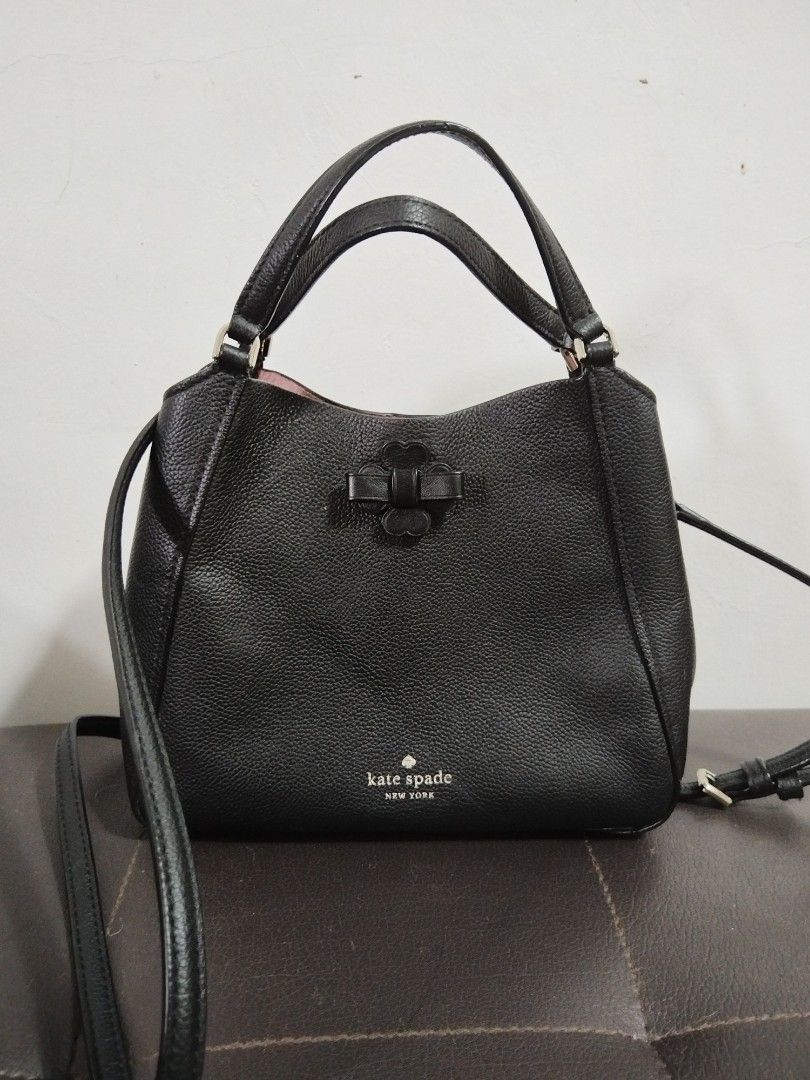 Kate Spade (Category: Luxury Bags & Wallets) located in Tarlac. Submitted by gjsma29 (Listing ID 1469801505, Image 1). Description: 3 compartments.