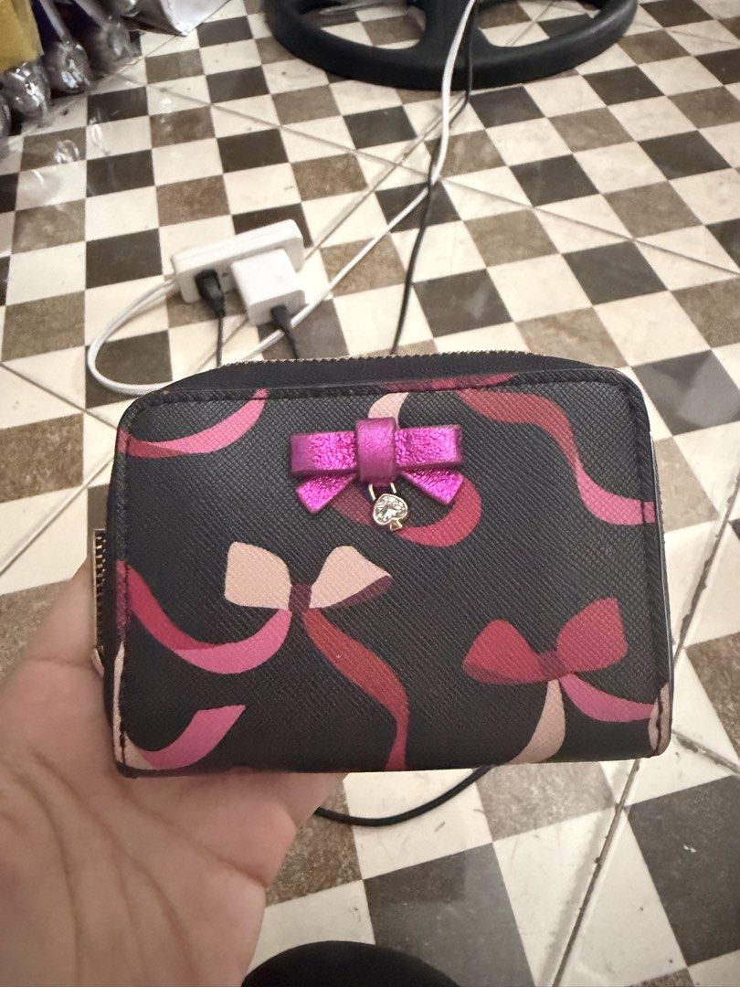 kate spade small wallet (Category: Wallets & Card holders) located in Quezon City. Submitted by mariamaharba7798 (Listing ID 1469899335, Image 1). Description: authentic pm for more details .