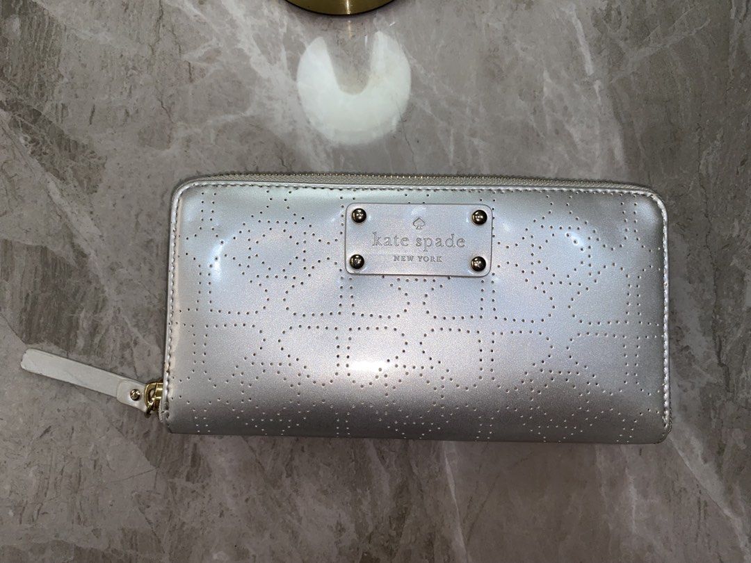 Kate Spade Wallet (Category: Wallets & Card holders) located in Las Pinas. Submitted by sherylandmargaux (Listing ID 1469833631, Image 3). Description: .