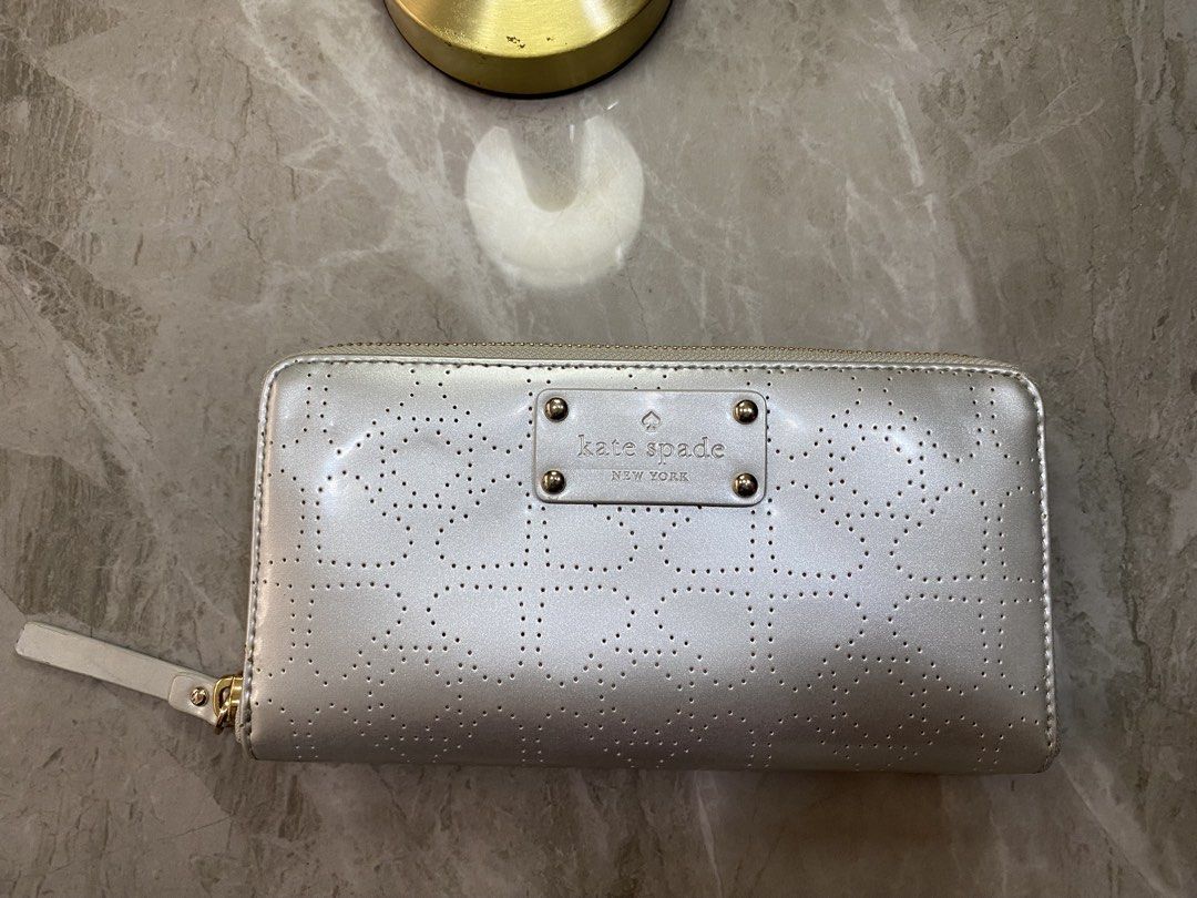 Kate Spade Wallet (Category: Wallets & Card holders) located in Las Pinas. Submitted by sherylandmargaux (Listing ID 1469833631, Image 2). Description: .