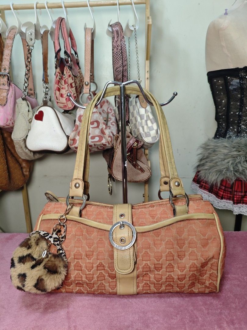 Kathy Van Zeeland y2k kilibag (Category: Shoulder Bags) located in Naga. Submitted by houseofamaree (Listing ID 1469847399, Image 1). Description: .