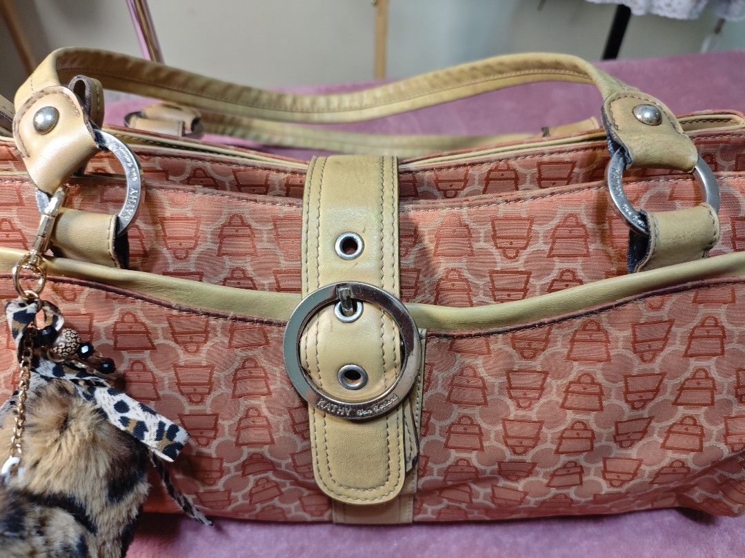 Kathy Van Zeeland y2k kilibag (Category: Shoulder Bags) located in Naga. Submitted by houseofamaree (Listing ID 1469847399, Image 3). Description: .
