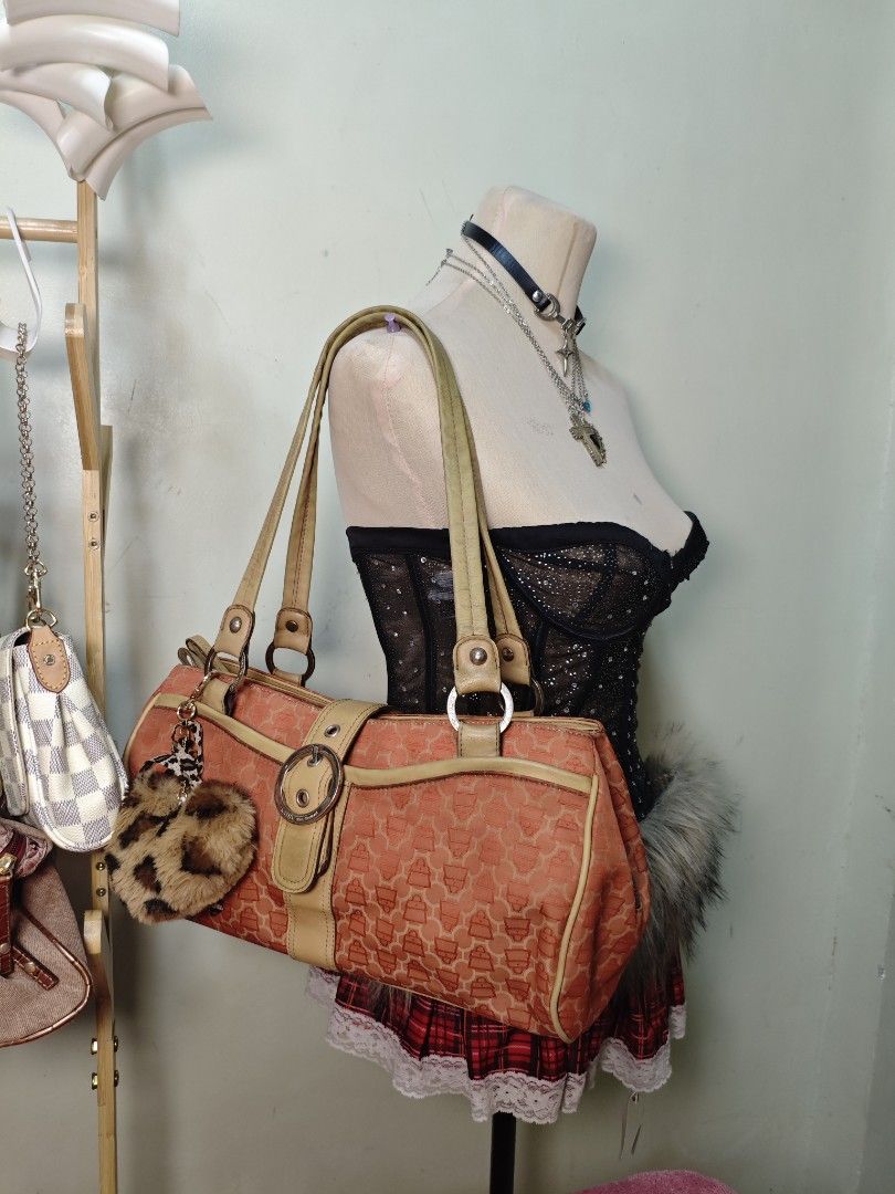 Kathy Van Zeeland y2k kilibag (Category: Shoulder Bags) located in Naga. Submitted by houseofamaree (Listing ID 1469847399, Image 2). Description: .