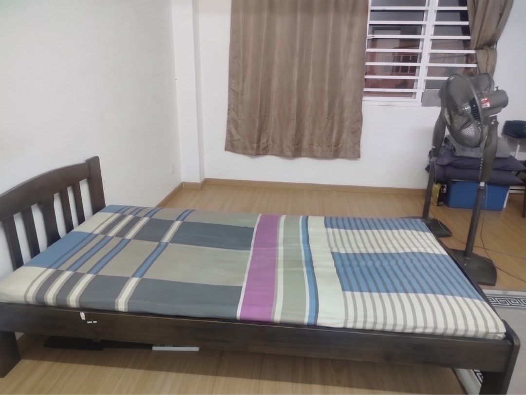 Katil single + Study Table (Category: Bed Frames & Mattresses) located in Shah Alam. Submitted by elmundo.thrift (Listing ID 1469885209, Image 1). Description: nak letgo katil frame, tilam and kerusi + meja for RM190. kalau serius boleh ejas. self pickup area bandar rinching semenyih - Product: Solid wooden single bed frame with dark brown finish - Includes: Comfortable mattress and geometric patterned bedsheet - Design: Classic vertical slat hea