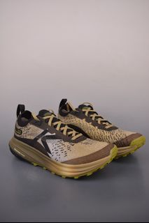 (Category: ) located in . Submitted by outlet.sneaker.shop (Listing ID 1469765793, Image 1). Description: .