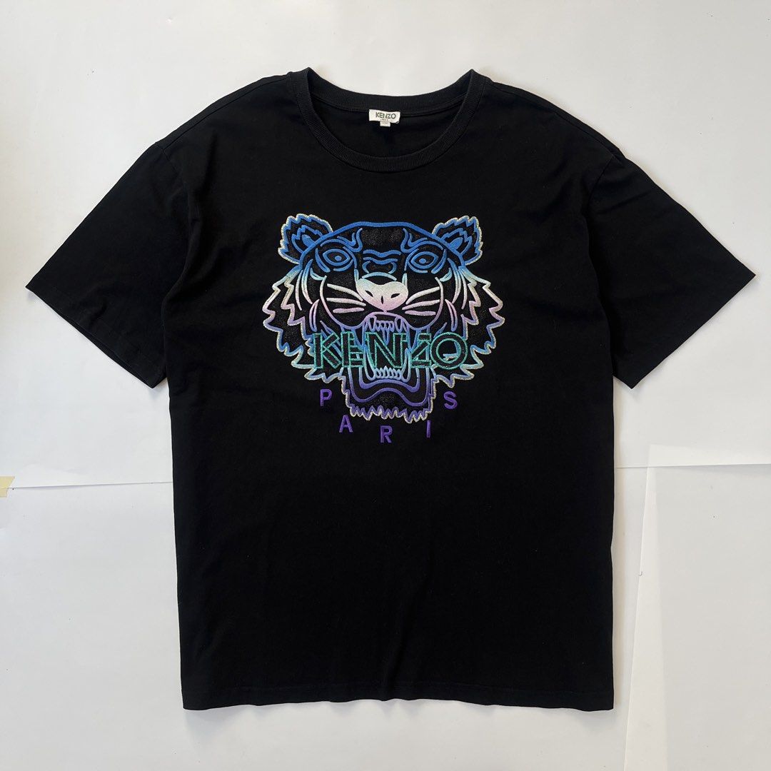 Kenzo Paris Embroid Tiger Logo Design (Category: Tshirts & Polo Shirts ) located in Nasugbu. Submitted by janstuffs.ph (Listing ID 1469906466, Image 1). Description: Kénzô Paris Embroid Tiger Logo design 💯Legit! Size: XXL on tag - fit also to XL Width: 24" Length: 29" Condition: 9.5/10 Excellent Flaw: NONE Mine: 880 •Buyer shoulder shipping fee - ship via j&t. •Read details before purchasing..