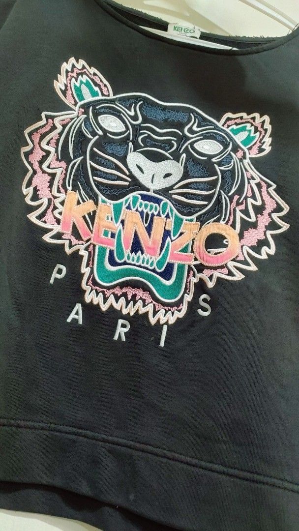KENZO Tiger black Logo Embroidered Top (Category: Longsleeves) located in Quezon City. Submitted by chph3rd (Listing ID 1469763854, Image 3). Description: - medium on tag. but can fit up to large. Authentic KENZO black top - Iconic colorful tiger embroidery with KENZO PARIS lettering on the chest - Classic fit - Made from a premium, comfortable cotton blend - Perfect streetwear staple, easy to style with jeans or cargos.