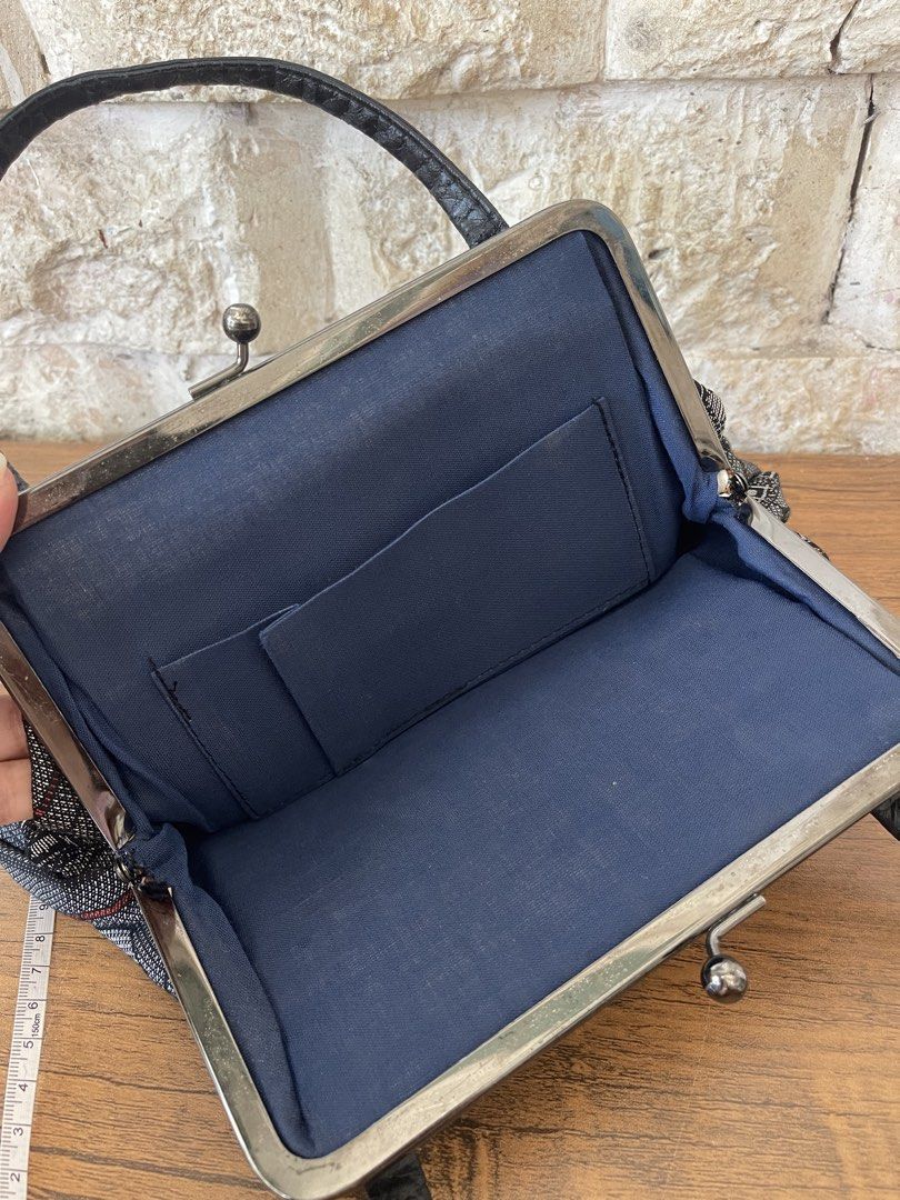 kisslock handbag (Category: Clutches) located in San Fernando. Submitted by japansurpluselyu (Listing ID 1469891747, Image 3). Description: .