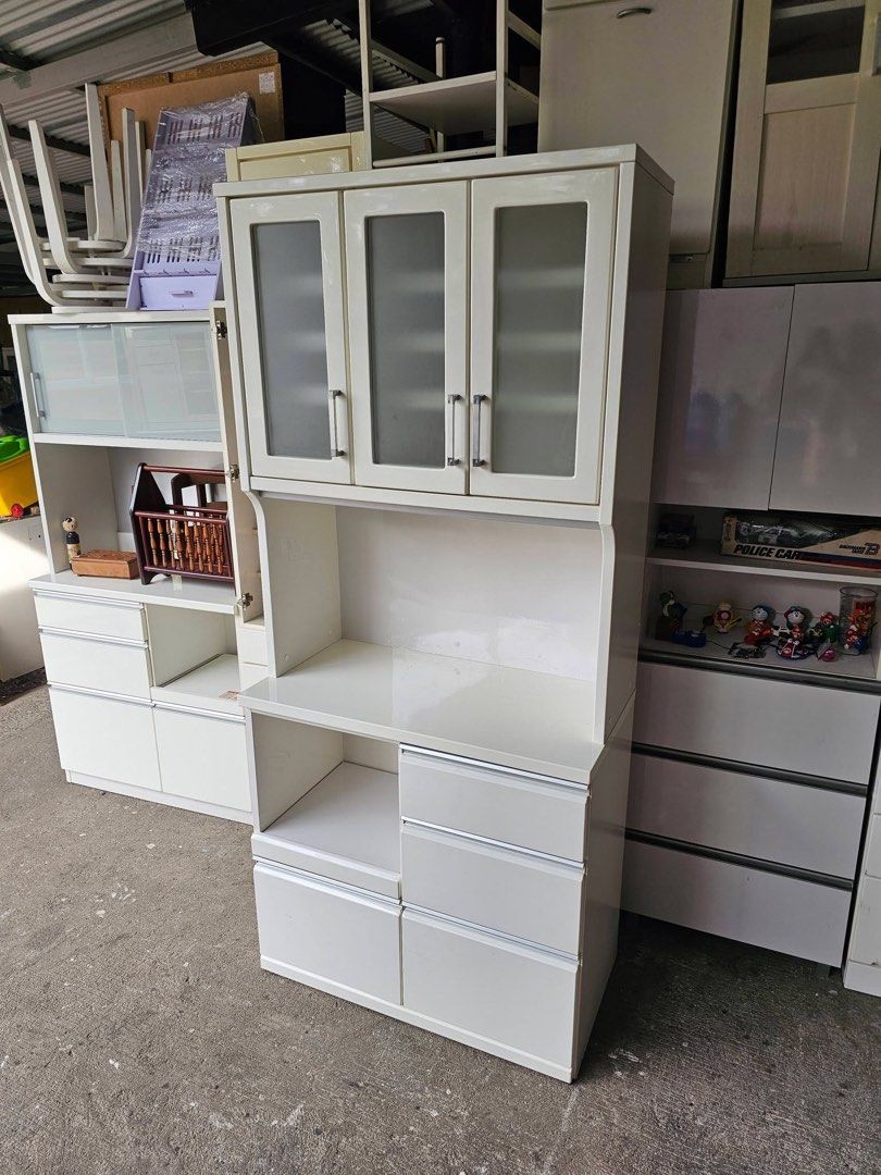 Kitchen Cabinet (Duco)‼️ (Category: Shelves, Cabinets & Racks) located in Quezon City. Submitted by ledamadel (Listing ID 1469827285, Image 3). Description: Kitchen Cabinet (Duco)‼️₱9800‼️ ✔L-35.5 H-79 W-18 inches 📏 ✔3 Doors,6 Shelfs & 5 Drawers 🗄 ✔Laminated 🔖 ✔️Socket Ready 🔌 ✔️Compress & Plywood Back! 💢 ✔Scratches As-is! 👌 Location: 40 Aplaya St Napocor Vill. Tandang Sora Quezon City. For inquiry please Pm us or Call. 09066885859 Please l