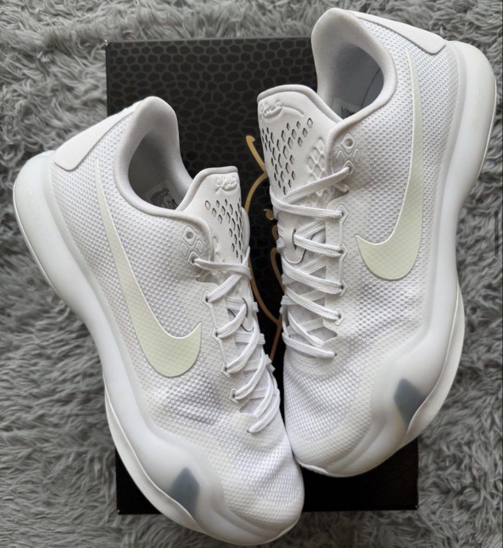 Kobe 10 Halo (Category: Casual Shoes) located in Quezon City. Submitted by shoeplug.ph (Listing ID 1469835015, Image 1). Description: Kobe 10 Halo size 11us worn once like new / complete ₱7,000.