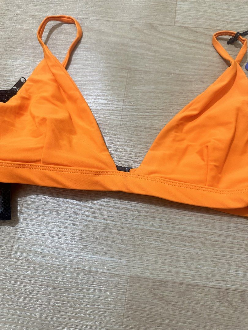 (L) MIDNIGHT Triangle Bikini Top / Swim Top (Category: Bikinis & Swimsuits) located in Manila. Submitted by sunnyfloshop (Listing ID 1469925212, Image 3). Description: Brandnew 🍃Large 🍃Triangle cups 🍃Adjustable straps.