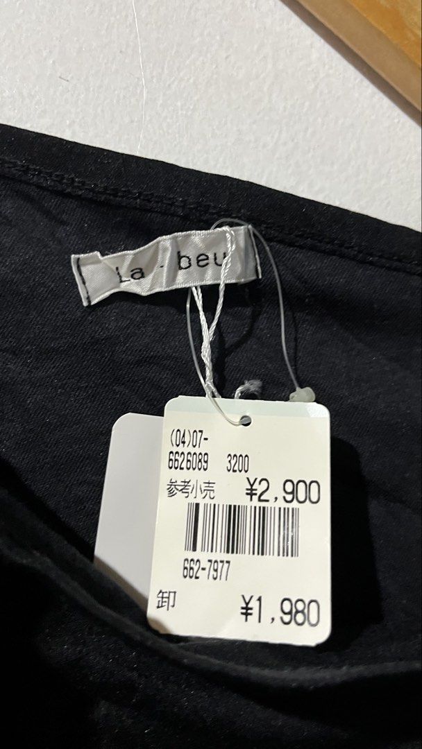 la - beu (Category: Activewear) located in Marawi City. Submitted by fixation_05 (Listing ID 1469866618, Image 2). Description: medium 18/26 excellent.