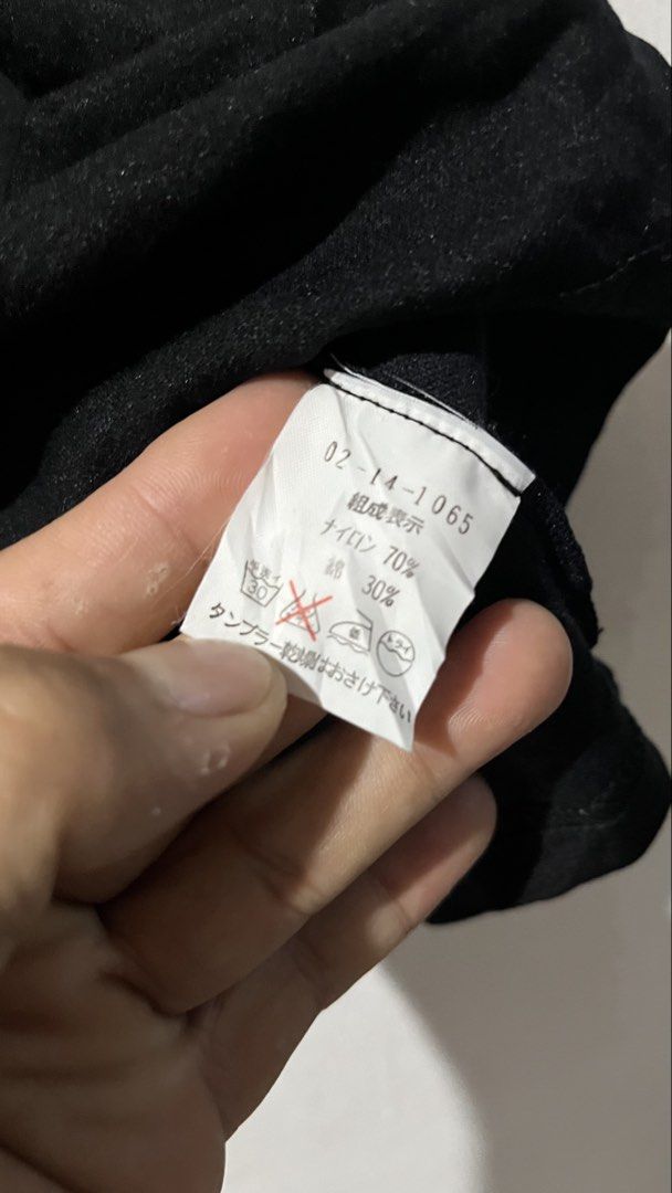 la - beu (Category: Activewear) located in Marawi City. Submitted by fixation_05 (Listing ID 1469866618, Image 3). Description: medium 18/26 excellent.