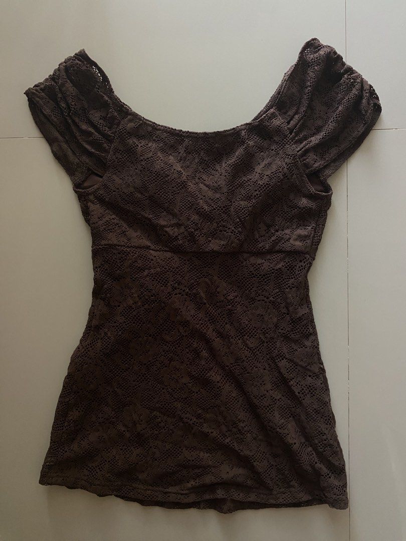 Lace Top Vintage (Category: Blouses) located in Santiago. Submitted by riceavllnz (Listing ID 1469772941, Image 2). Description: Elegant brown lace top with a romantic, feminine silhouette. • Brand: Le Château • Color: Dark chocolate brown • Design: Sheer floral lace overlay • Detail: Ruched front with ribbon tie • Neckline: Wide, off-shoulder style • Lined bodice for added coverage • Condition: Pre-loved Can fit up to semi medium Perfect for dat