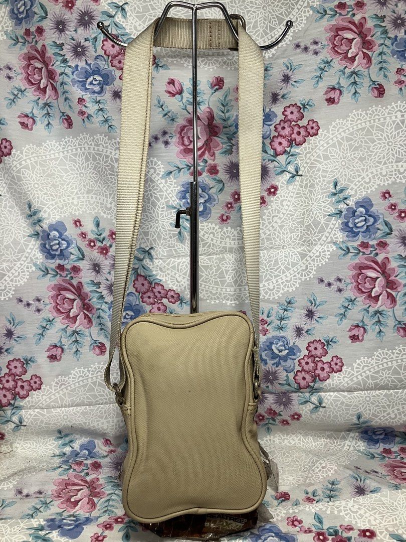 LACOSTE BEIGE COMPACT CROSSBODY/SLING BAG (Category: Sling Bags) located in General Mariano Alvarez. Submitted by adonid (Listing ID 1469878688, Image 2). Description: LACOSTE BEIGE COMPACT CROSSBODY/SLING BAG GOOD CONDITION NORMAL SIGN OF USAGE ONLY .