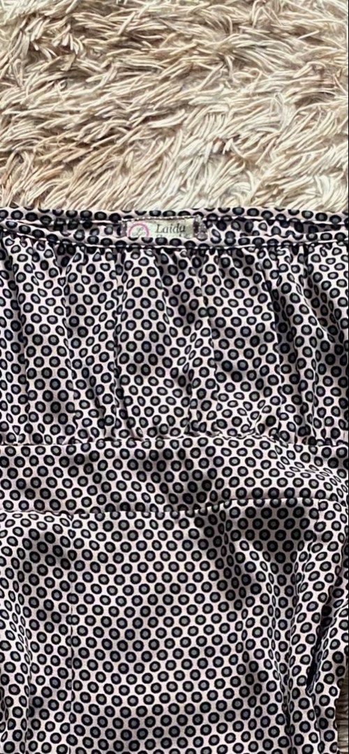 Laida Patterned Square Neck Mini Dress Small (Category: Dresses) located in Manila. Submitted by stormibutterfly26 (Listing ID 1469815290, Image 2). Description: Small. Super cute Laida mini dress. Features a square neckline, ruched bust, and trendy long flared split sleeves. .