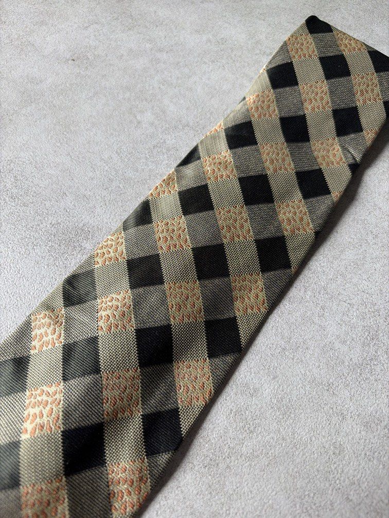 Lan Franco Japanese Necktie (Category: Ties) located in Pasig City. Submitted by chamoisee (Listing ID 1469800400, Image 2). Description: Lan Franco Japanese Necktie Will keep if not sold.
