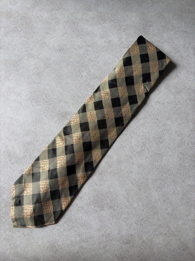 Lan Franco Japanese Necktie (Category: Ties) located in Pasig City. Submitted by chamoisee (Listing ID 1469800400, Image 1). Description: Lan Franco Japanese Necktie Will keep if not sold.