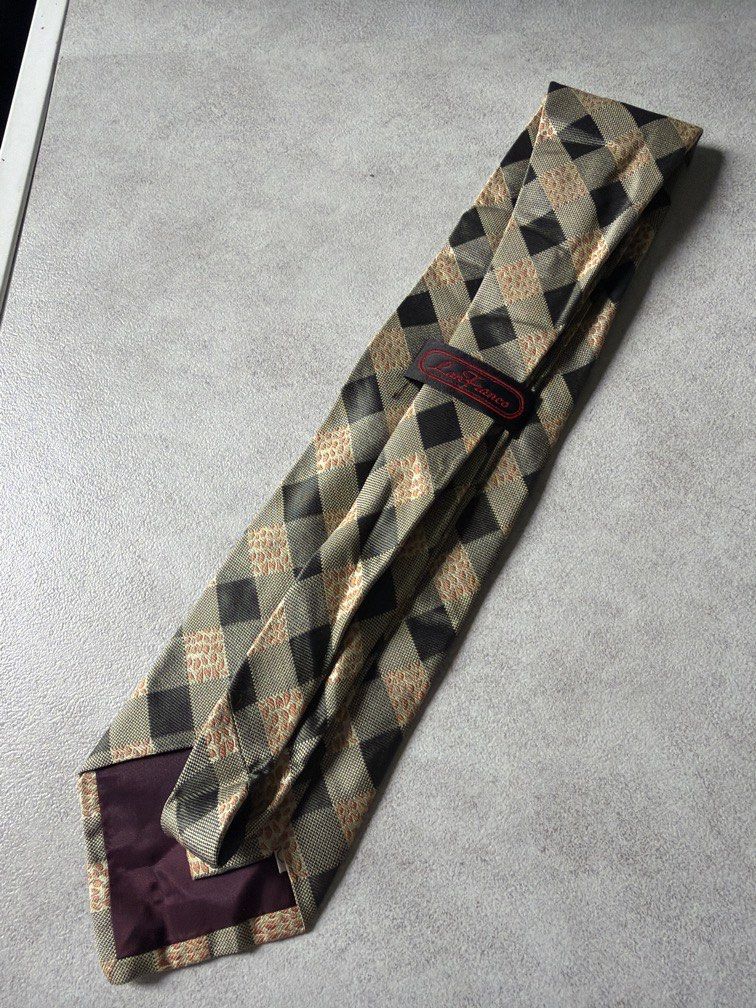 Lan Franco Japanese Necktie (Category: Ties) located in Pasig City. Submitted by chamoisee (Listing ID 1469800400, Image 3). Description: Lan Franco Japanese Necktie Will keep if not sold.
